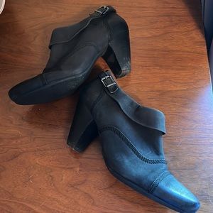 Madison Black Leather Ankle Booties Womens 8 1/2 Inner Zip Cap Toe Heel